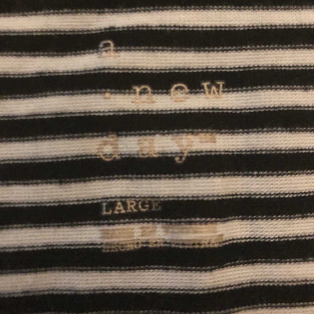 V neck - Picture 3 of 3